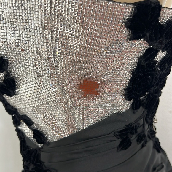 MONISHA BLACK SILVER TOP 3D FLORAL GOWM DRESS SIZE 8 - Picture 10 of 16